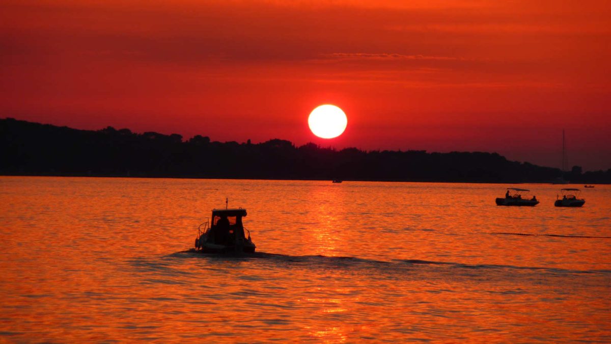 sunset boat trip from marina polesana
