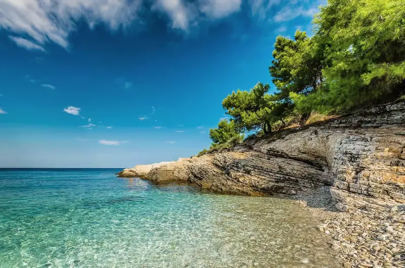 islands to visit bz boat pula croatia
